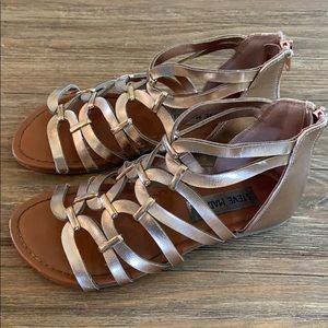 Girls rose gold Steve Madden sandals Sz 13